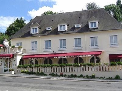 Logis Hotel Restaurant Du Commerce Pont-d'Ouilly Екстериор снимка