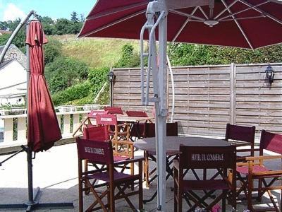 Logis Hotel Restaurant Du Commerce Pont-d'Ouilly Екстериор снимка