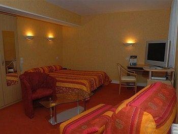 Logis Hotel Restaurant Du Commerce Pont-d'Ouilly Екстериор снимка