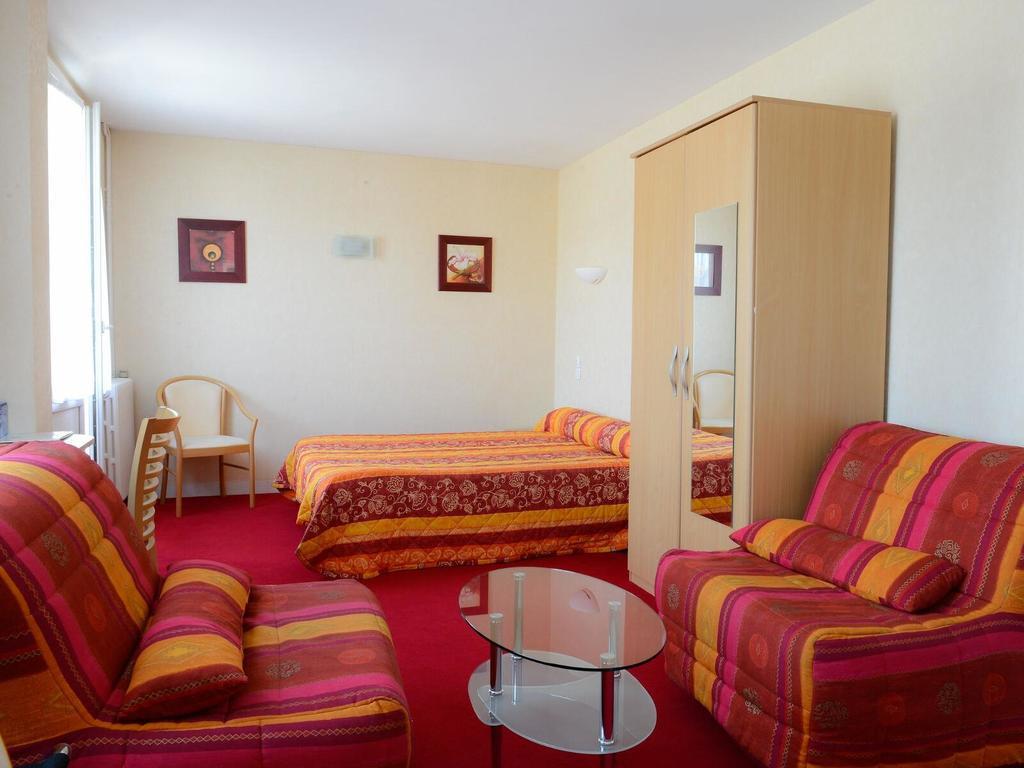 Logis Hotel Restaurant Du Commerce Pont-d'Ouilly Екстериор снимка