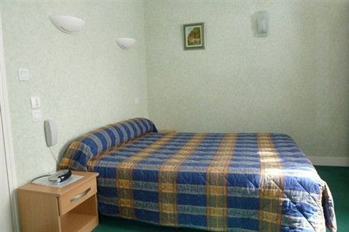Logis Hotel Restaurant Du Commerce Pont-d'Ouilly Екстериор снимка