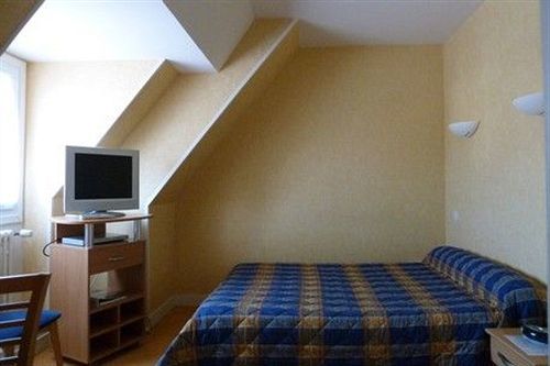 Logis Hotel Restaurant Du Commerce Pont-d'Ouilly Екстериор снимка
