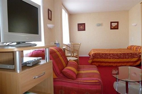 Logis Hotel Restaurant Du Commerce Pont-d'Ouilly Екстериор снимка